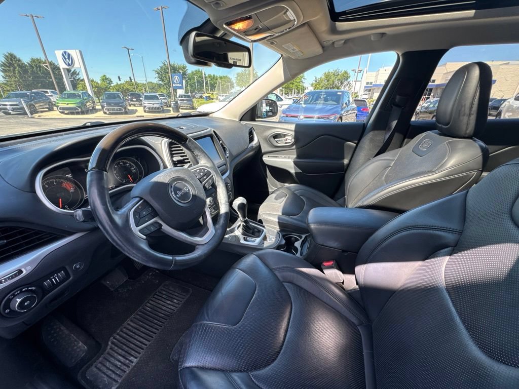 Used 2018 Jeep Cherokee Overland AWD/4WD image 12