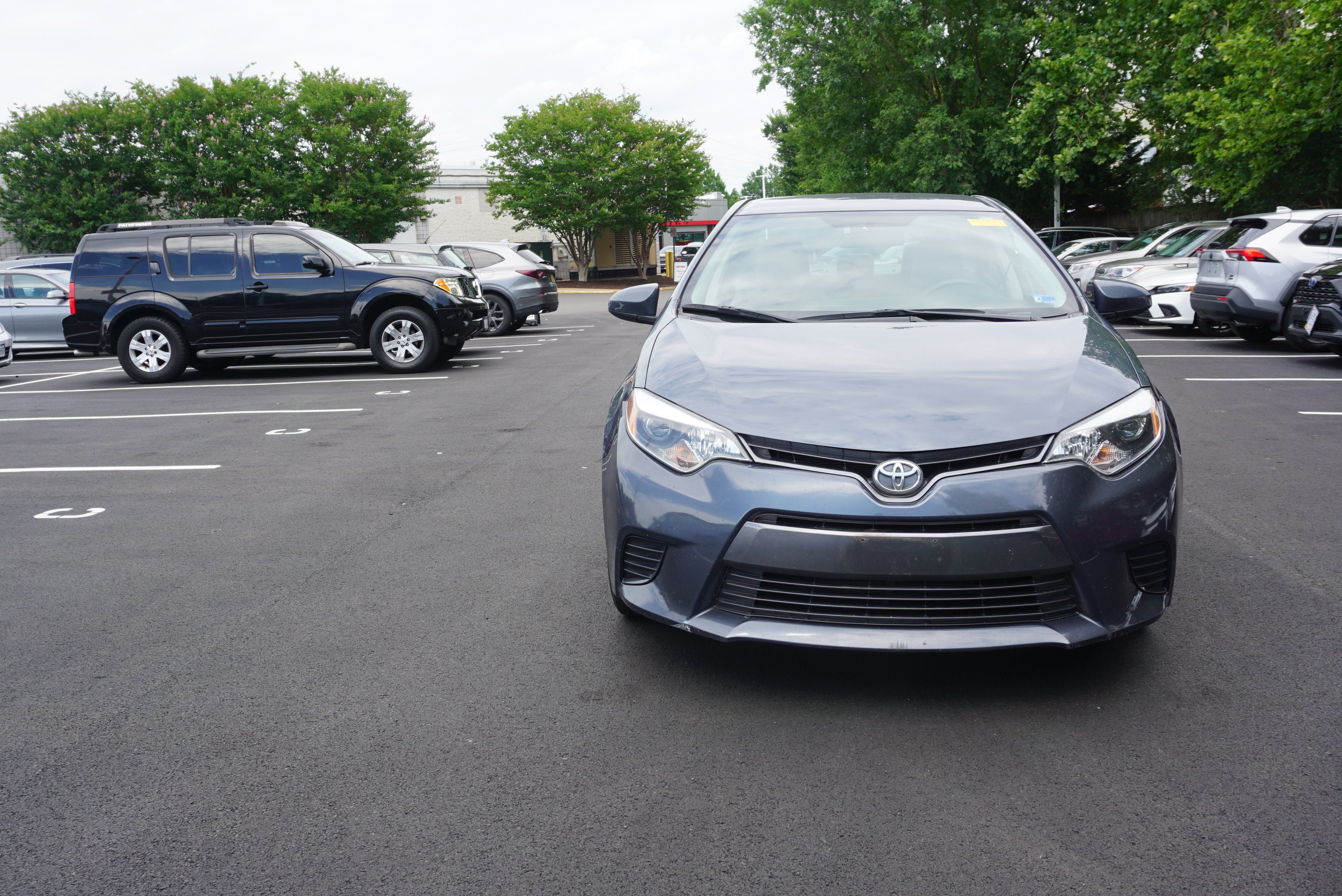 Used 2015 Toyota Corolla LE FWD image 2