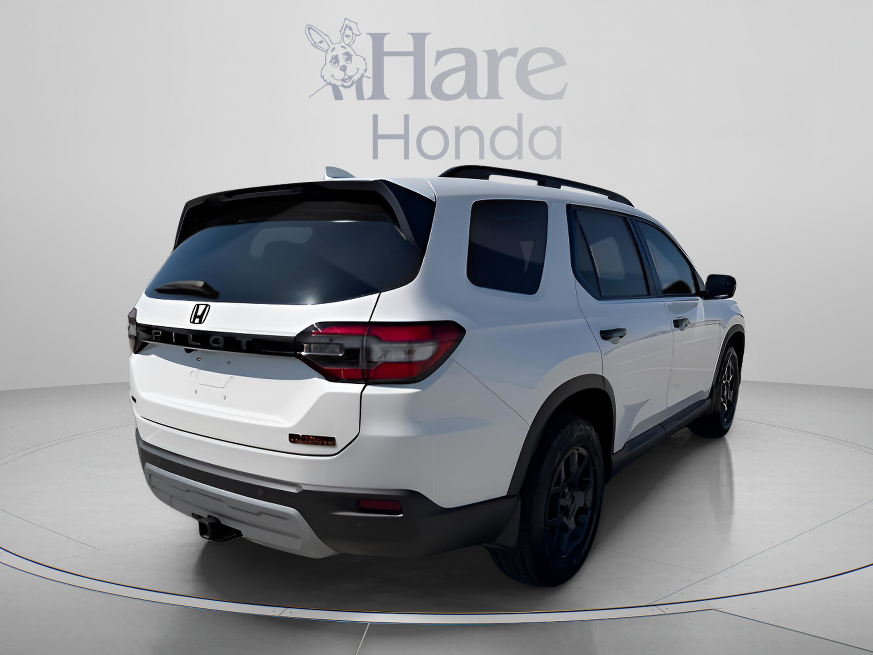 Certified 2024 Honda Pilot TrailSport image 5