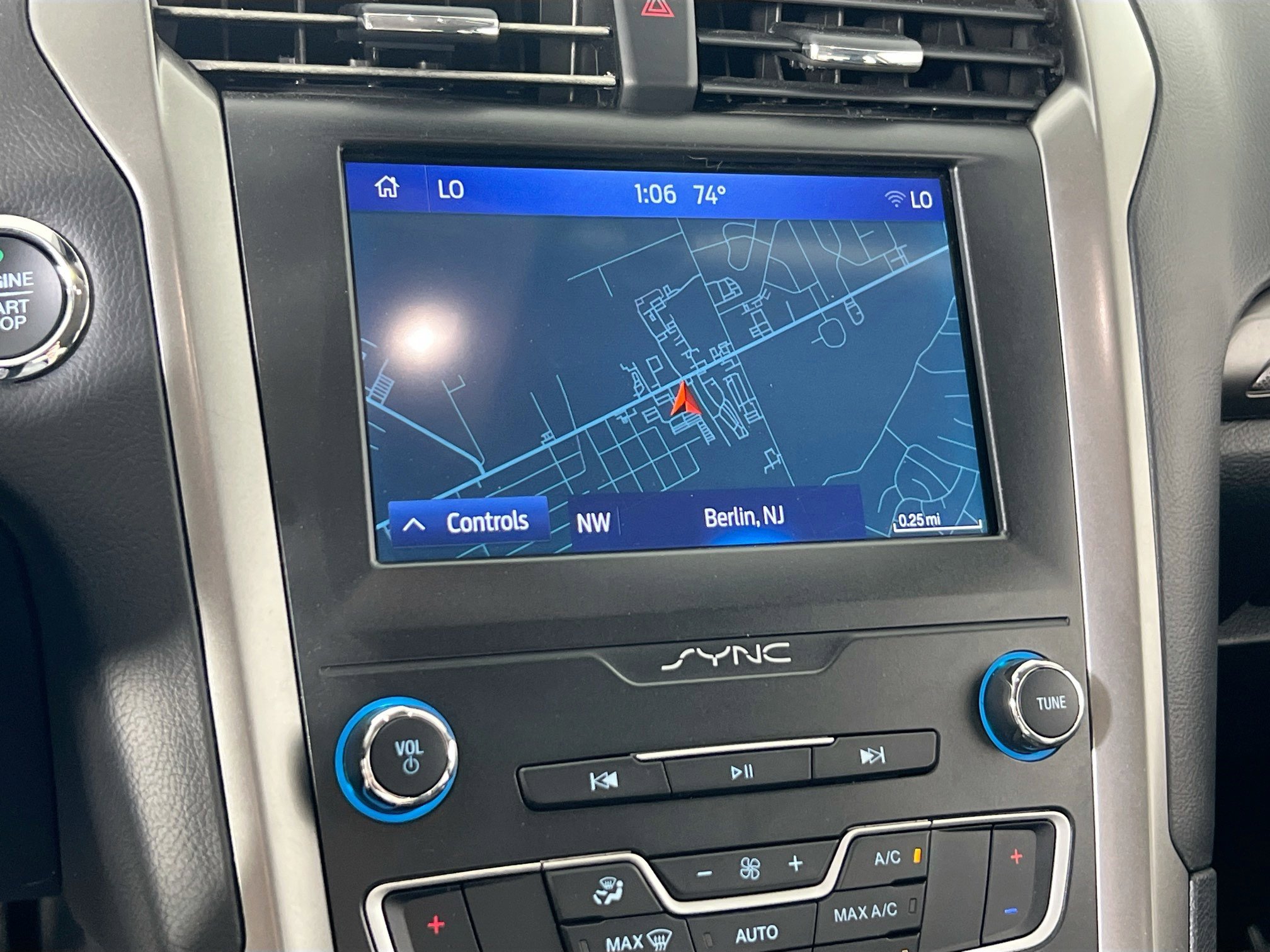 Used 2019 Ford Fusion SE FWD image 15