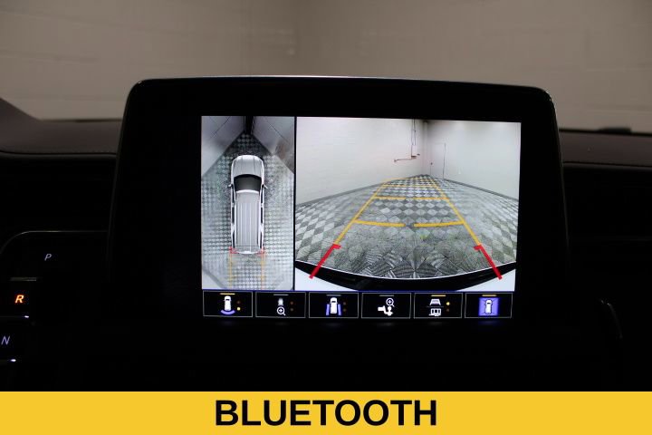 Used 2023 GMC Yukon XL SLT w/ SLT Luxury Package image 5