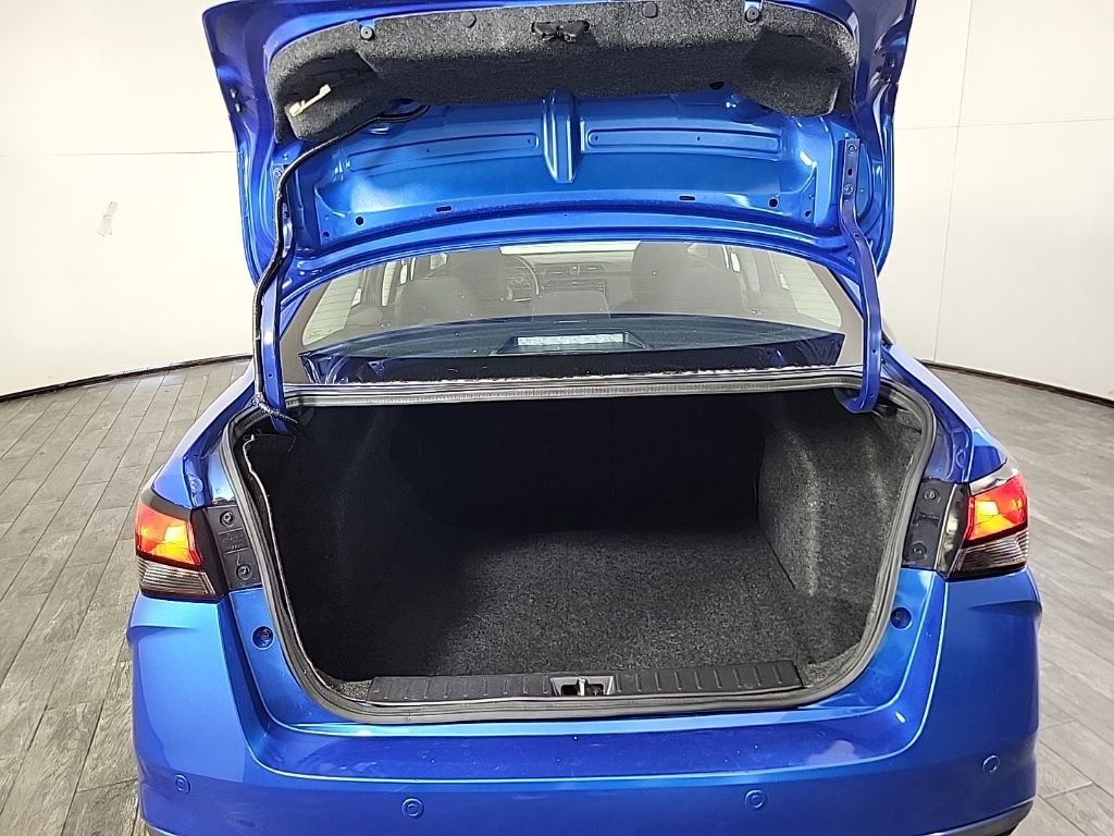 Used 2024 Nissan Versa SR image 9