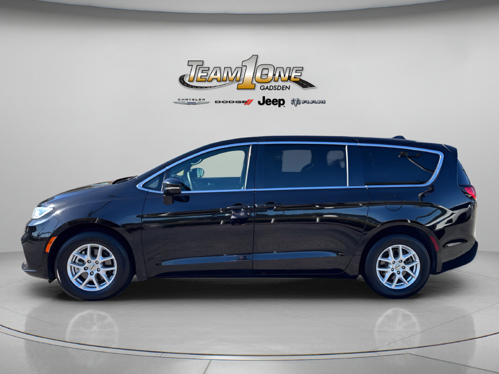 Used 2025 Chrysler Pacifica Select FWD image 5