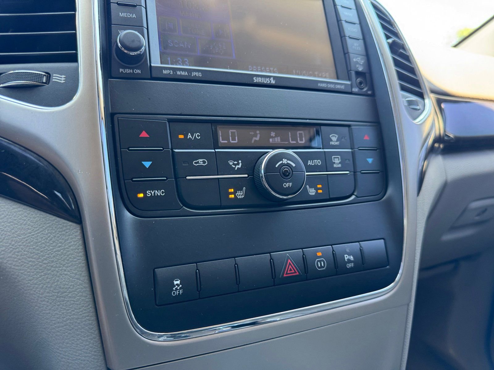 Used 2011 Jeep Grand Cherokee Laredo RWD image 22