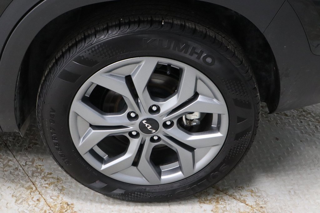 Used 2025 Kia Seltos LX image 18