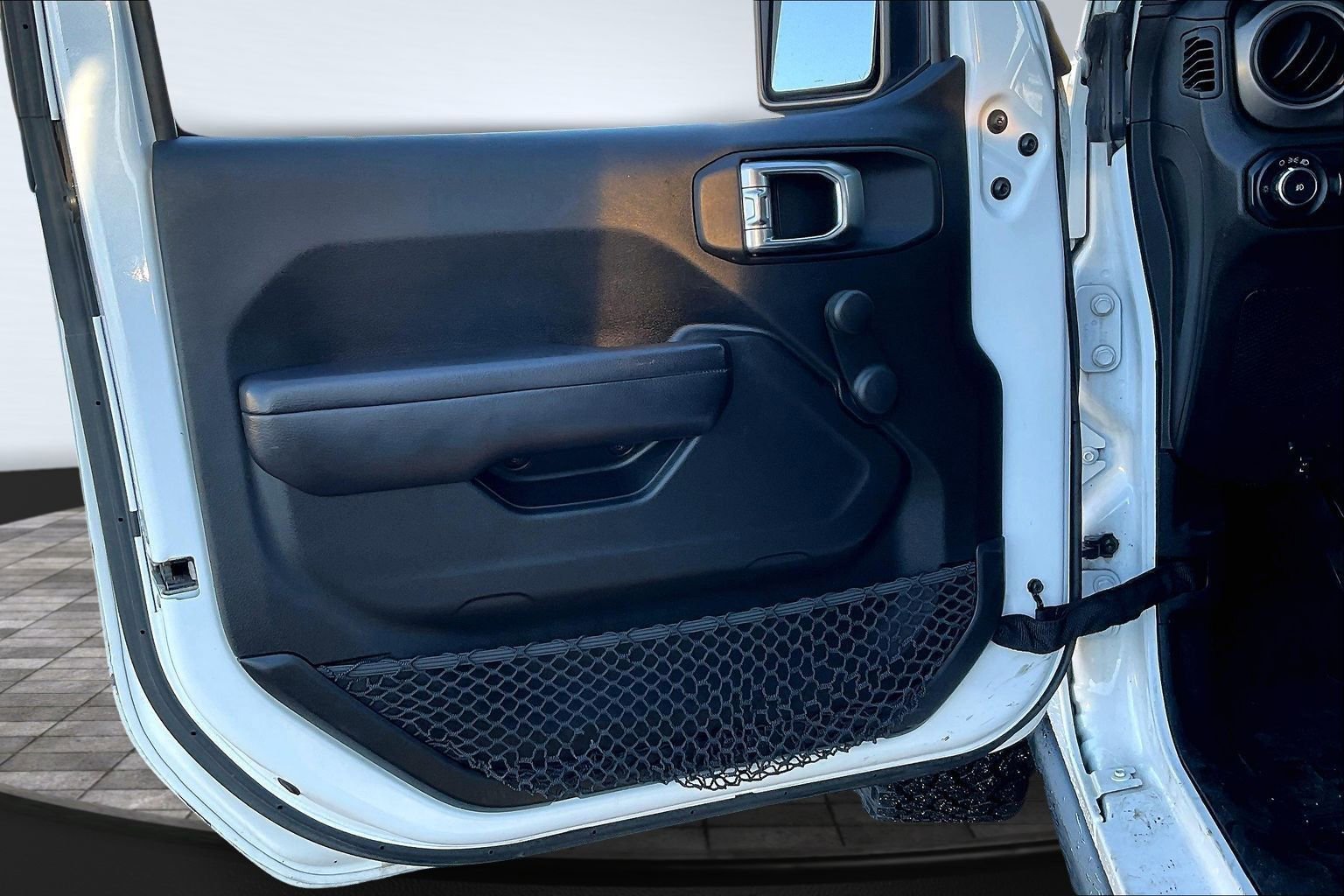 Used 2018 Jeep Wrangler Unlimited Sport image 17