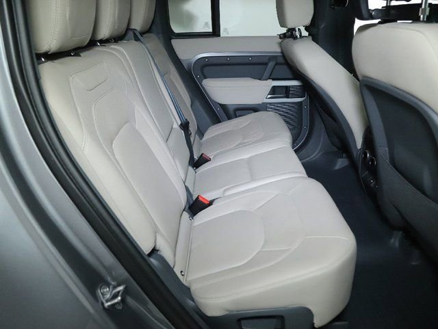 Used 2023 Land Rover Defender 110 SE image 29