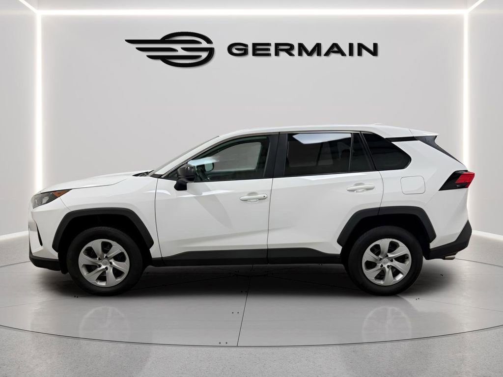 Used 2022 Toyota RAV4 LE image 4