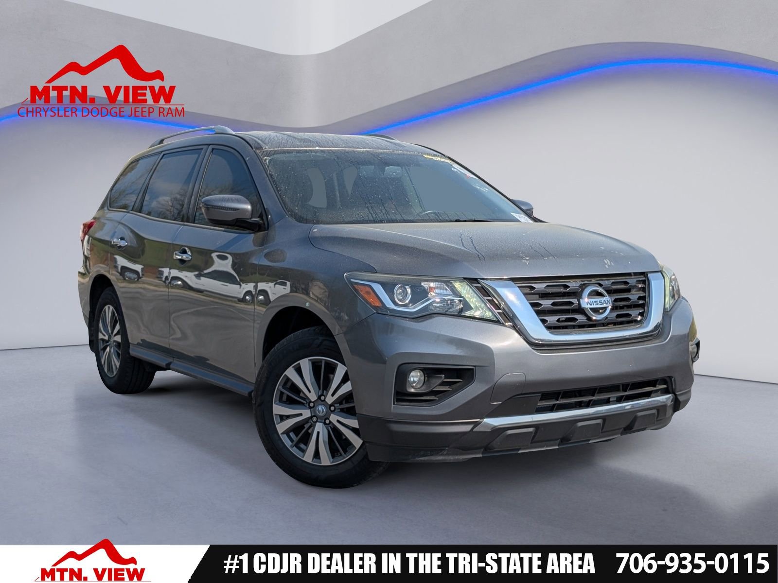 Used 2018 Nissan Pathfinder SV image 1