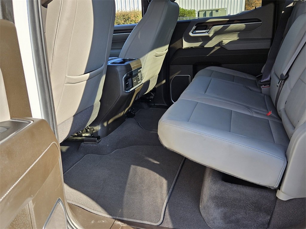 Used 2022 GMC Sierra 1500 SLT w/ SLT Convenience Package image 4