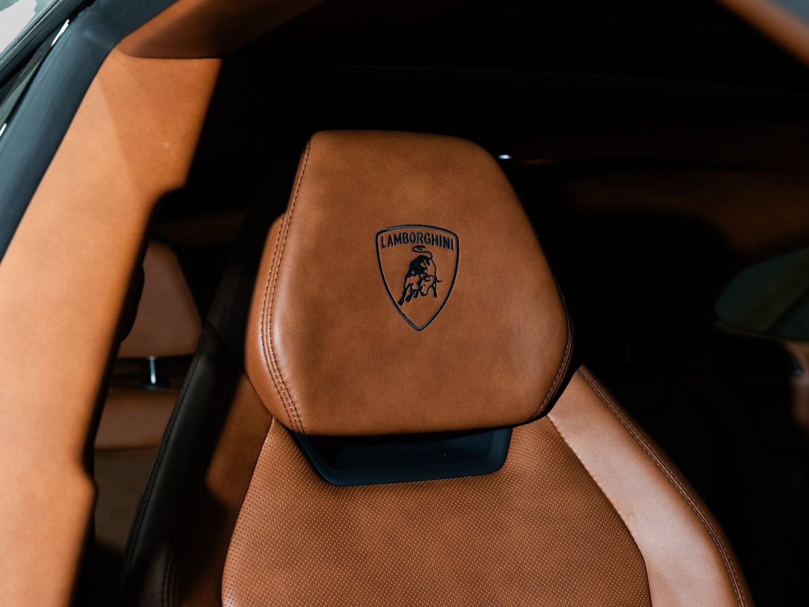 Used 2021 Lamborghini Urus AWD/4WD image 38
