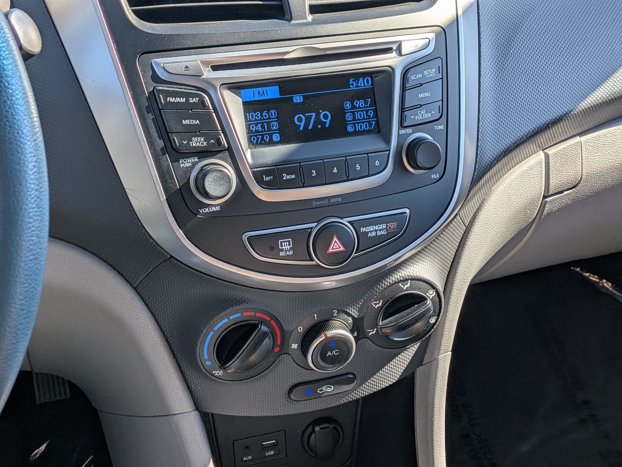 Used 2017 Hyundai Accent SE FWD image 23