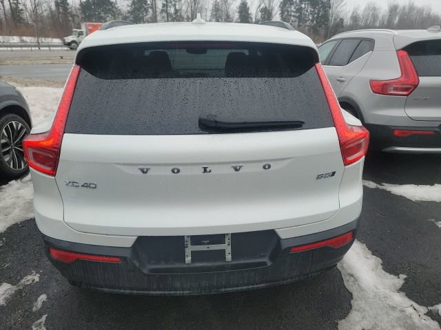Used 2024 Volvo XC40 B5 Plus AWD/4WD image 3