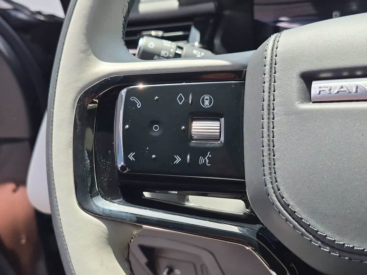 Certified 2026 Land Rover Range Rover Velar Dynamic SE AWD/4WD image 25