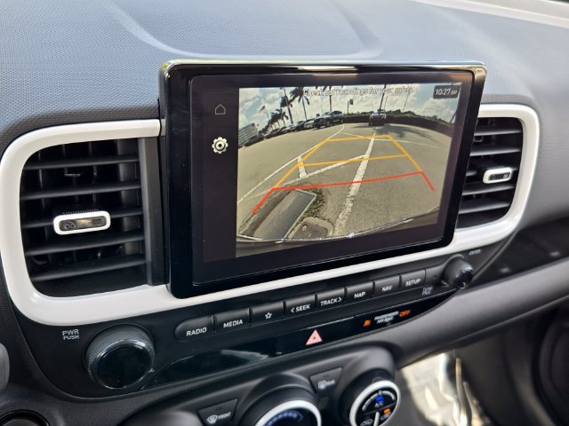 Used 2025 Hyundai Venue Limited FWD image 10