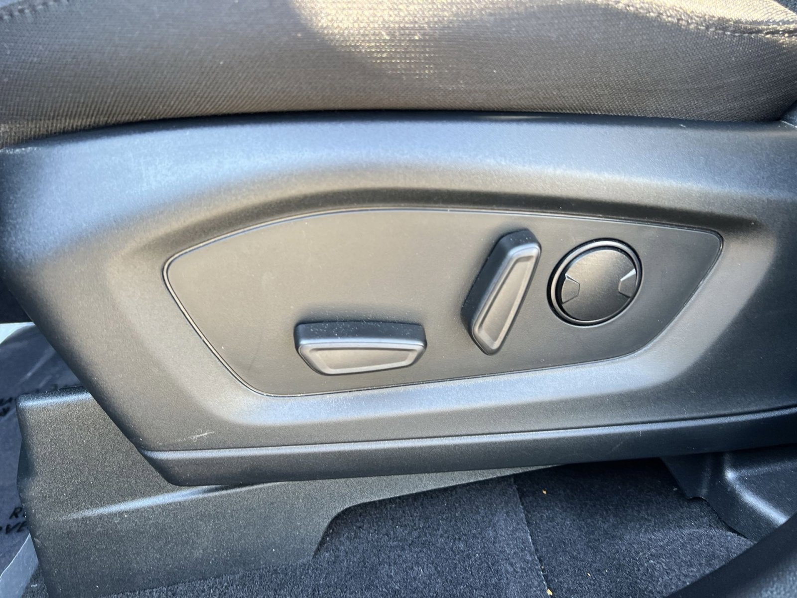 Used 2023 Ford Explorer XLT AWD/4WD image 22