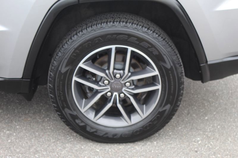 Used 2019 Jeep Grand Cherokee Limited image 7