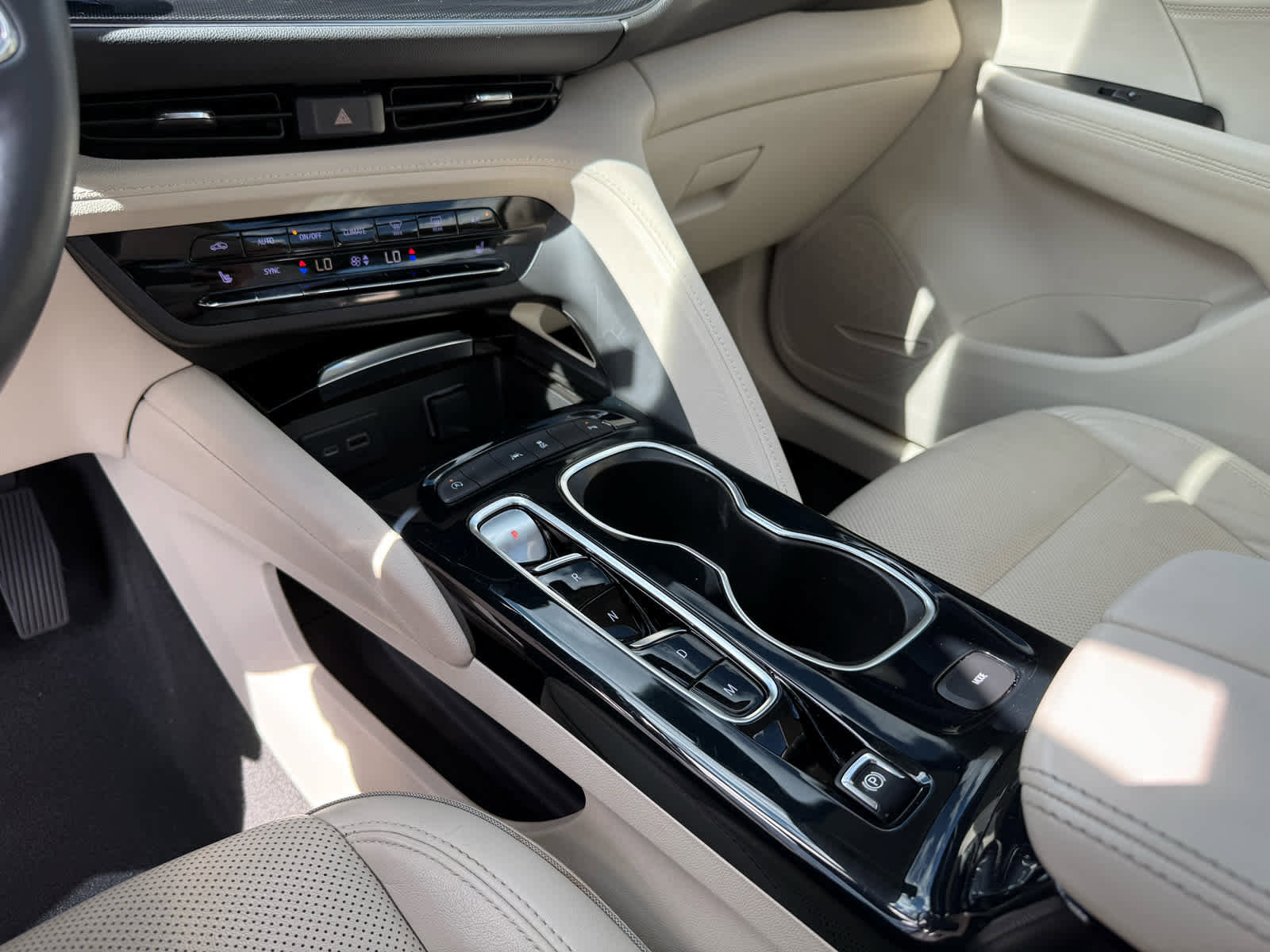 Used 2021 Buick Envision Essence image 21