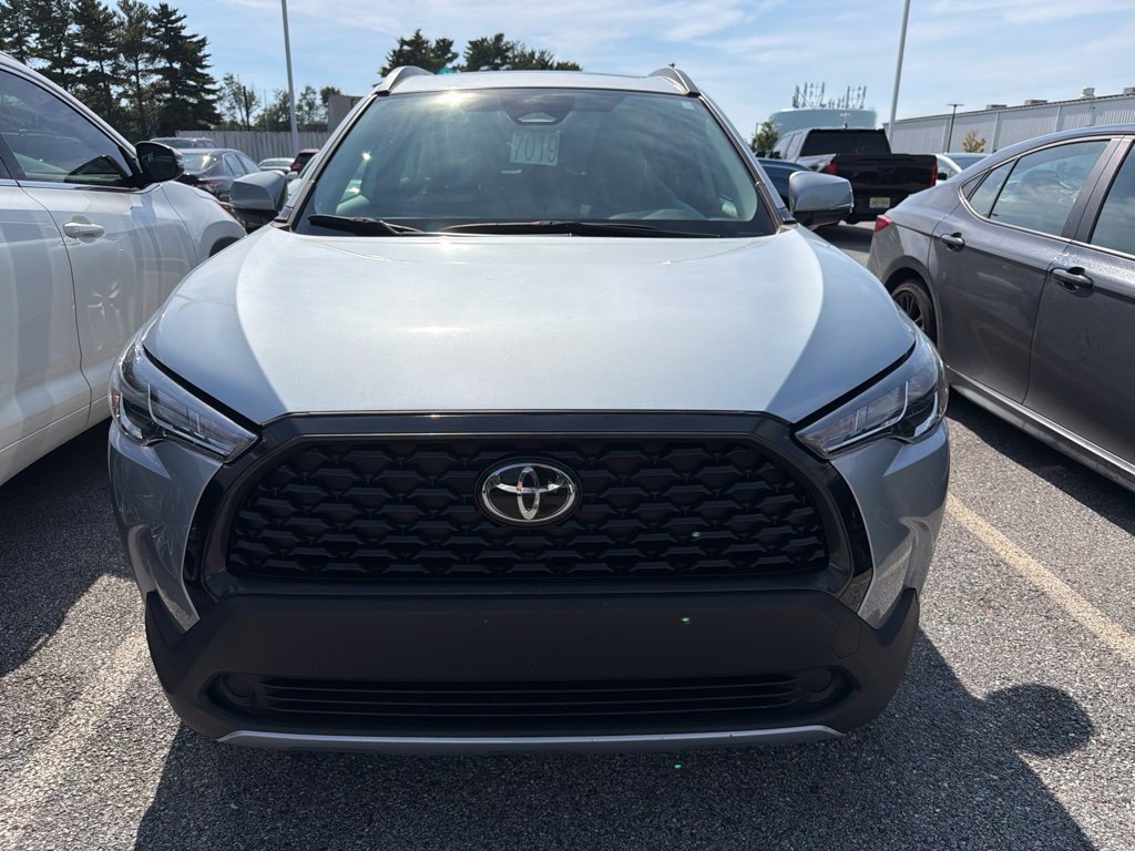 Used 2023 Toyota Corolla Cross LE w/ Moonroof Package AWD/4WD image 7