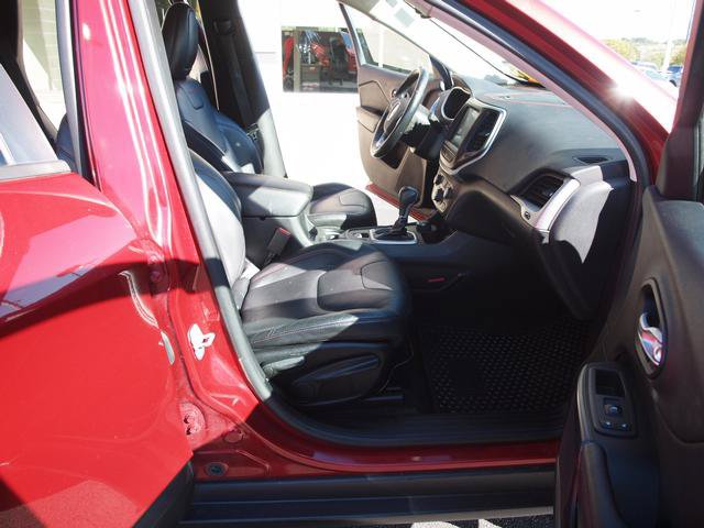 Used 2014 Jeep Cherokee Trailhawk w/ Comfort/Convenience Group AWD/4WD image 6
