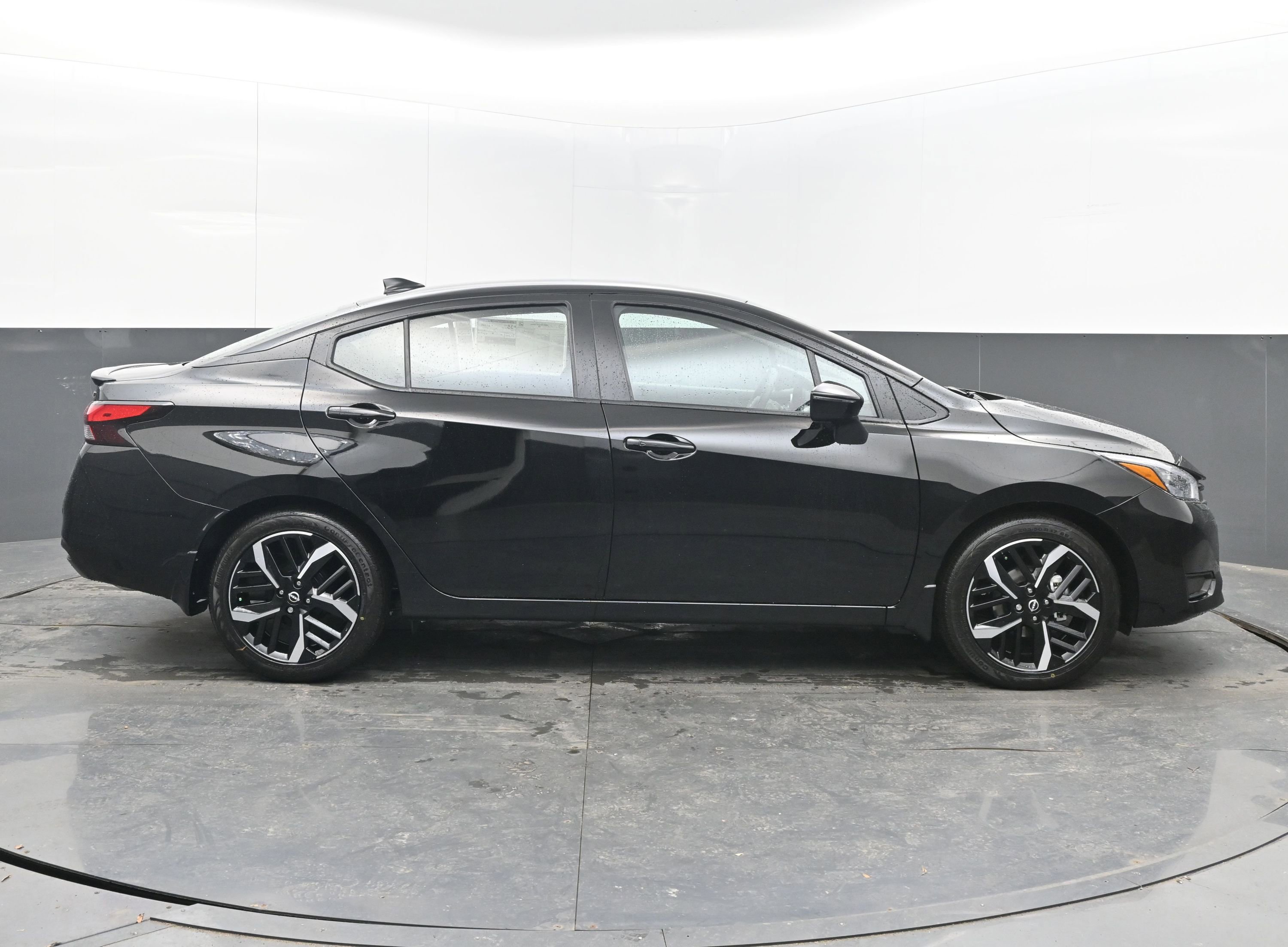 New 2025 Nissan Versa SR image 8