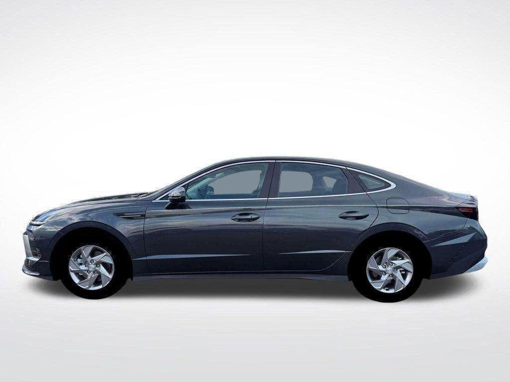 New 2026 Hyundai Sonata SE FWD image 3