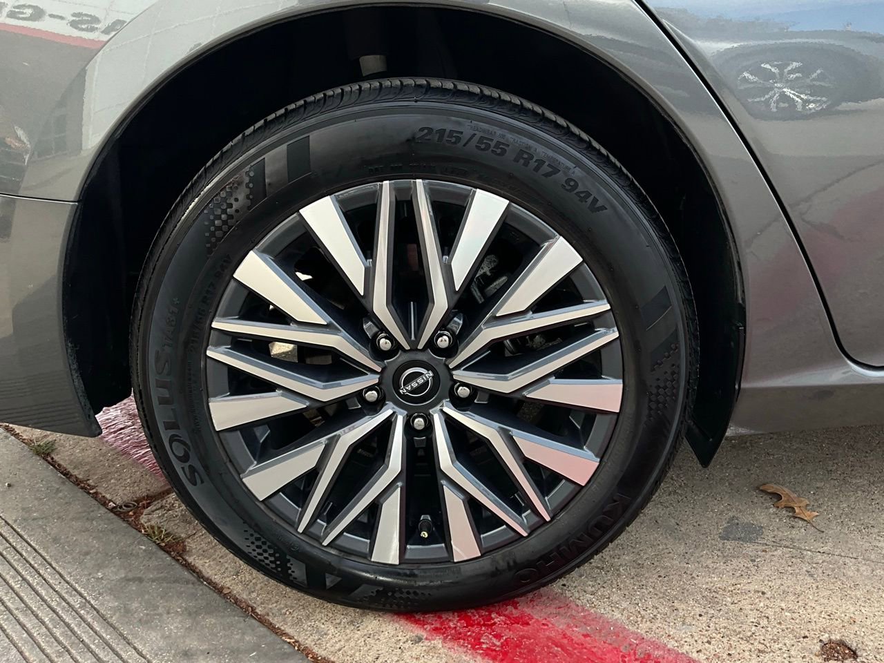 Used 2025 Nissan Altima 2.5 SV image 9