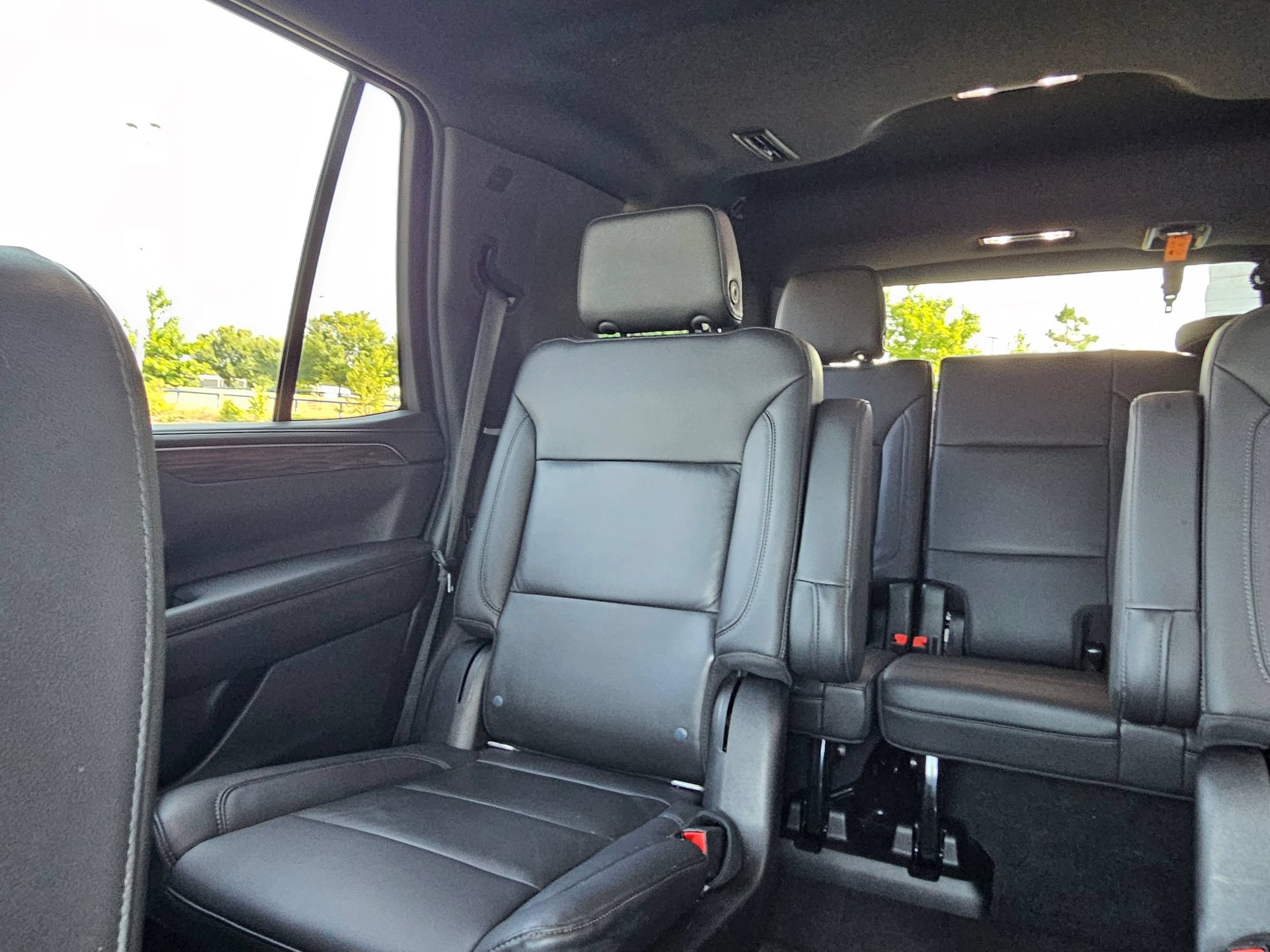 Used 2021 Chevrolet Tahoe LT w/ LT Signature Package AWD/4WD image 25