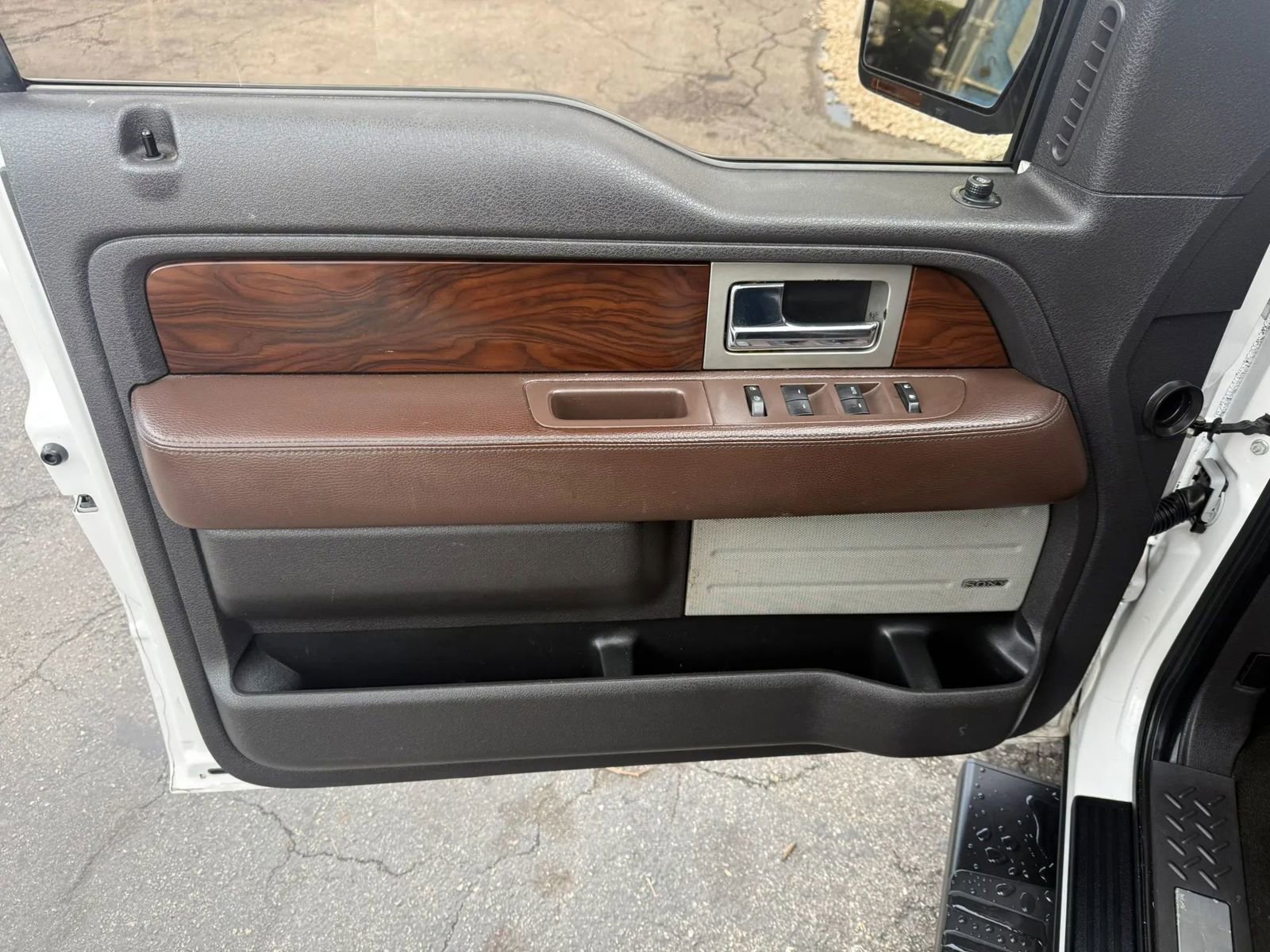 Used 2010 Ford F150 Platinum RWD image 17