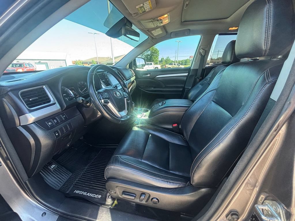 Used 2018 Toyota Highlander XLE AWD/4WD image 7