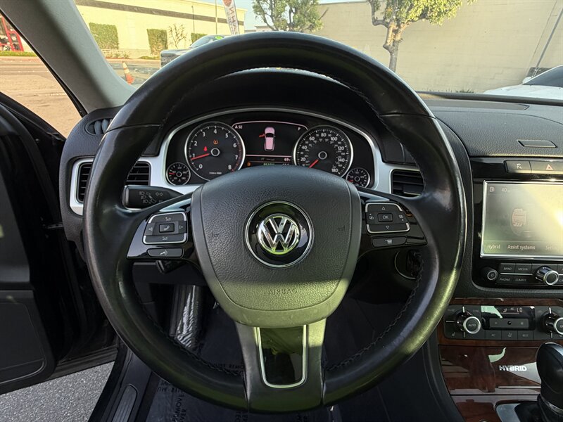 Used 2012 Volkswagen Touareg Hybrid AWD/4WD image 47