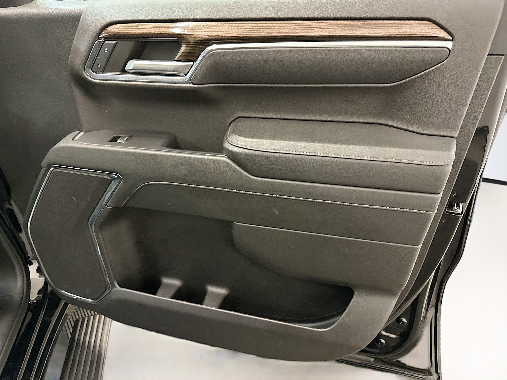 Used 2023 Chevrolet Silverado 1500 LT AWD/4WD image 33