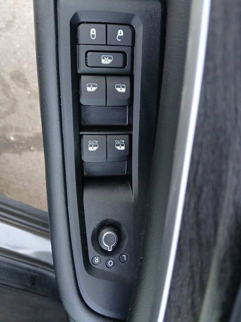 Used 2024 Jeep Grand Cherokee L Limited w/ Luxury Tech Group II image 29