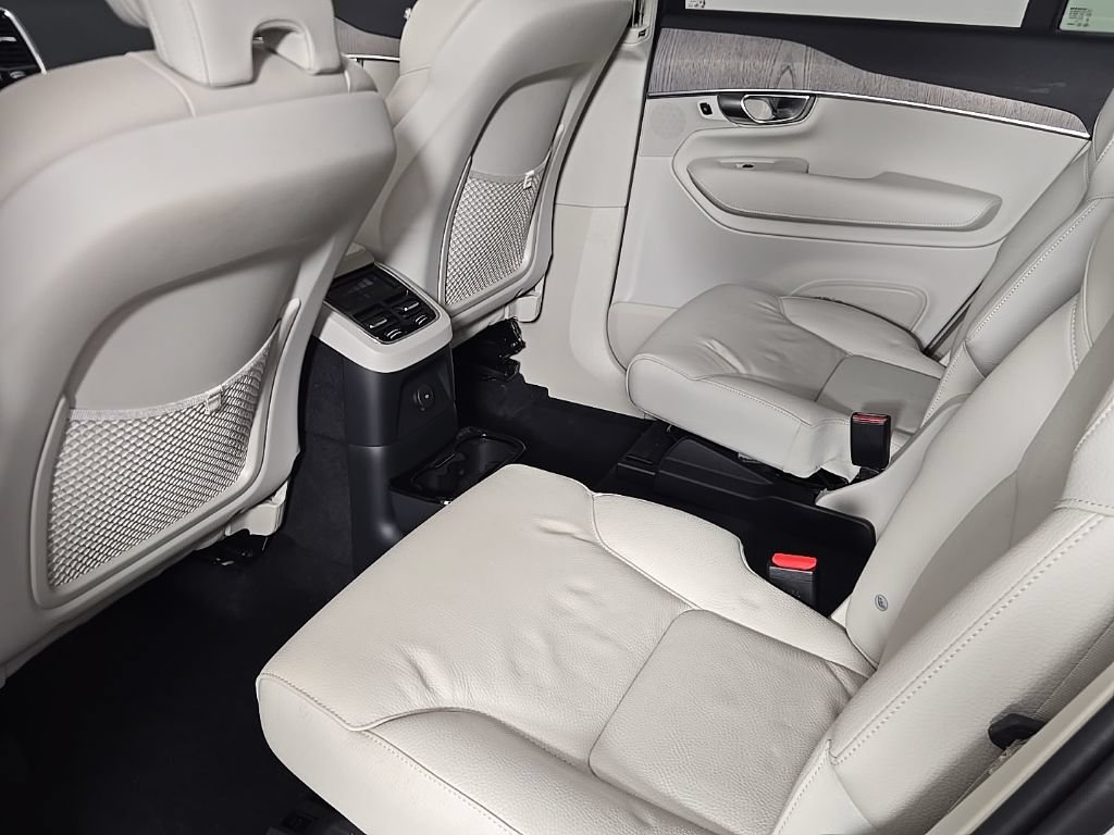Certified 2024 Volvo XC90 T8 Plus AWD/4WD image 19