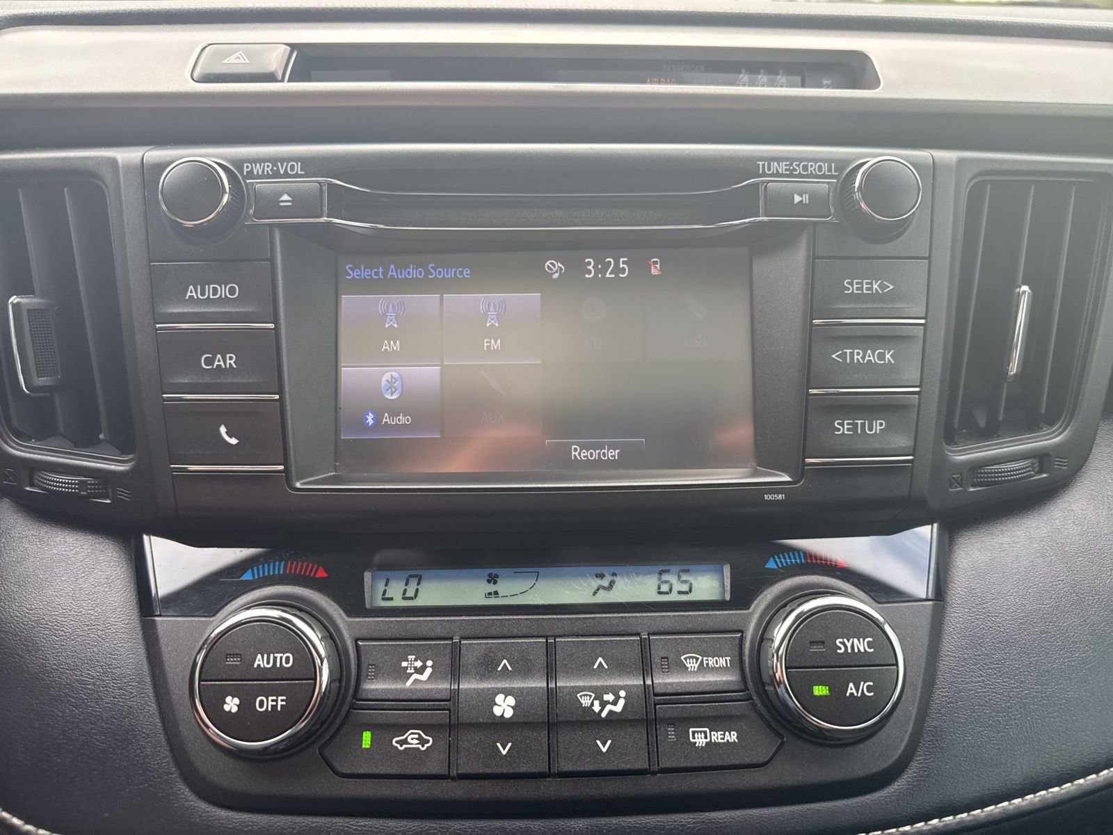 Used 2018 Toyota RAV4 XLE FWD image 17