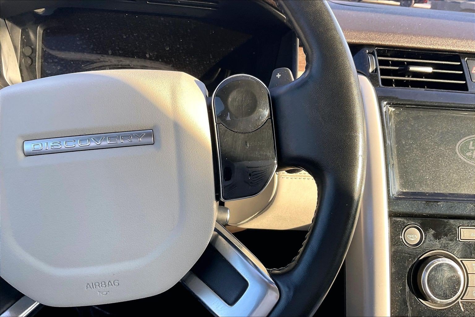 Used 2019 Land Rover Discovery HSE AWD/4WD image 24
