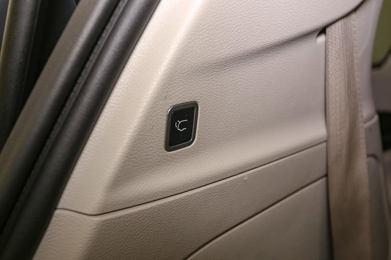 Used 2022 Chrysler Pacifica Limited w/ Uconnect Theater Family Group AWD/4WD image 13