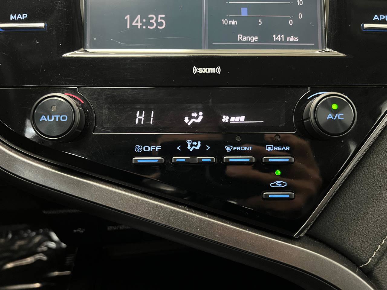 Used 2018 Toyota Camry XSE image 21