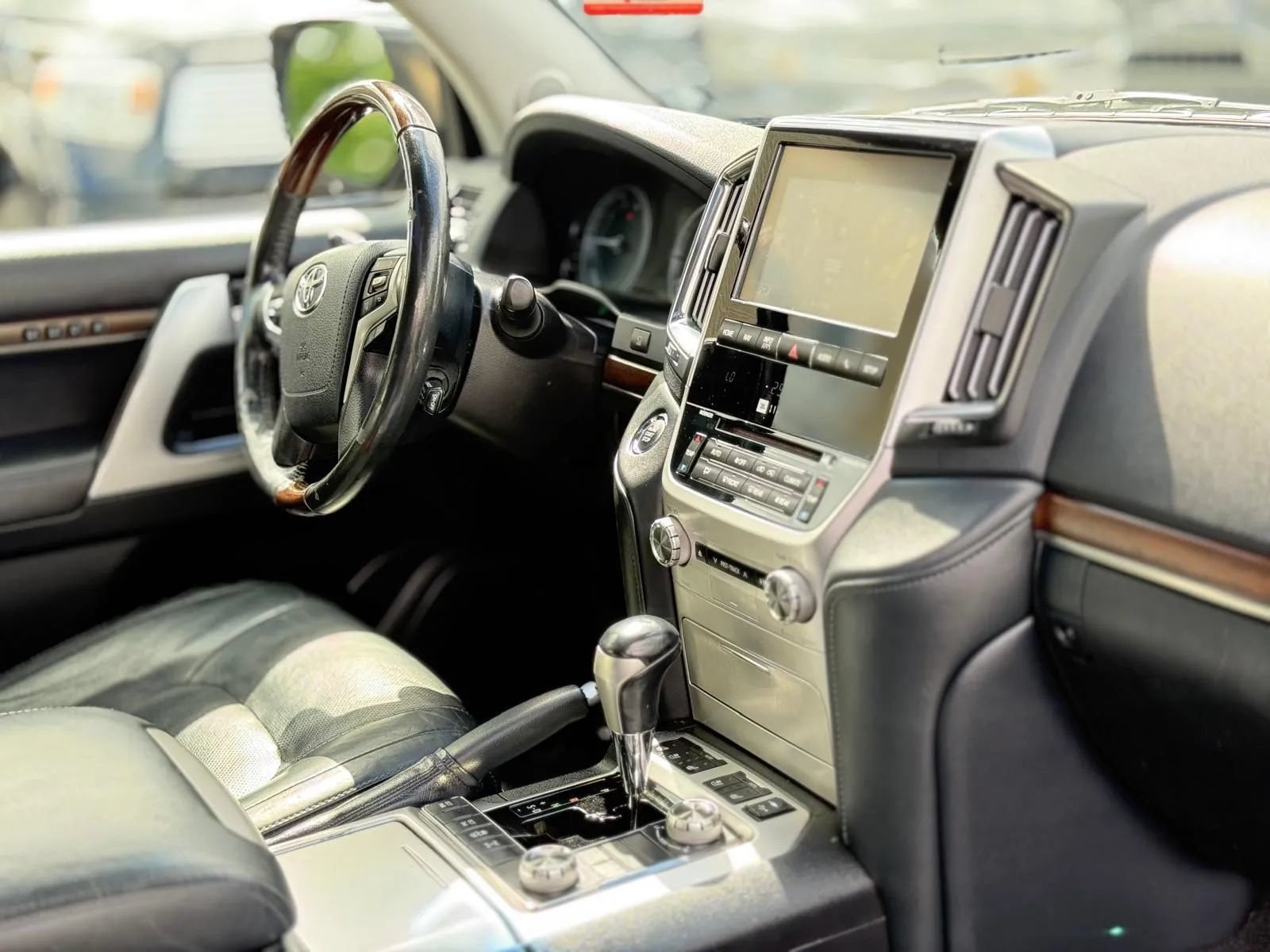 Used 2016 Toyota Land Cruiser w/ Four Season Floor Mat Package AWD/4WD image 26