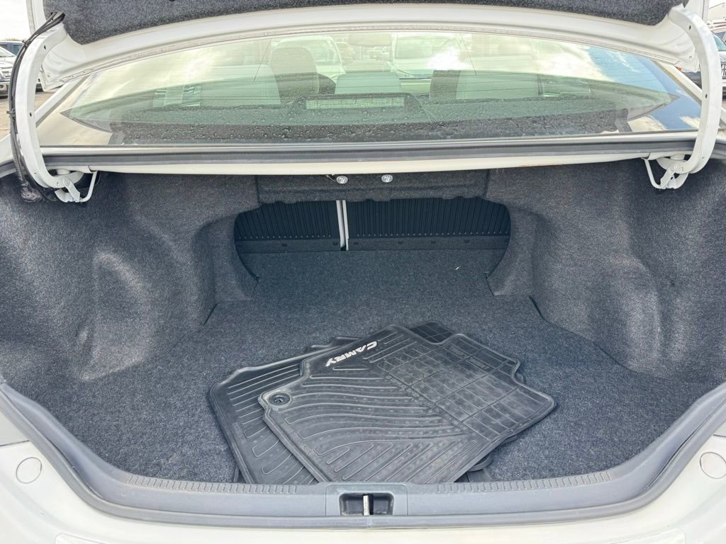 Used 2012 Toyota Camry XLE w/ Convenience Pkg image 38