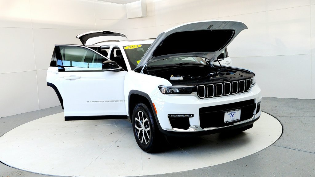Used 2024 Jeep Grand Cherokee L Limited AWD/4WD image 9