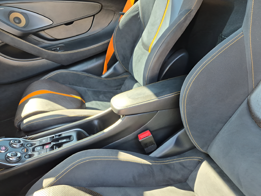 Used 2018 McLaren 570S Spider RWD image 29