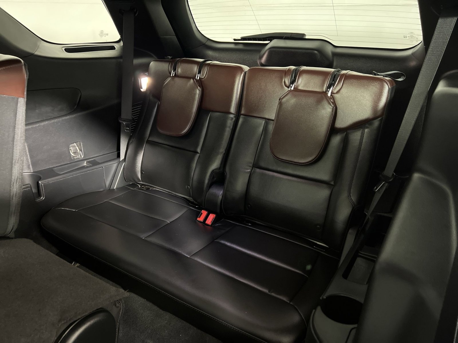 Used 2023 Ford Explorer Platinum w/ Premium Technology Package image 26