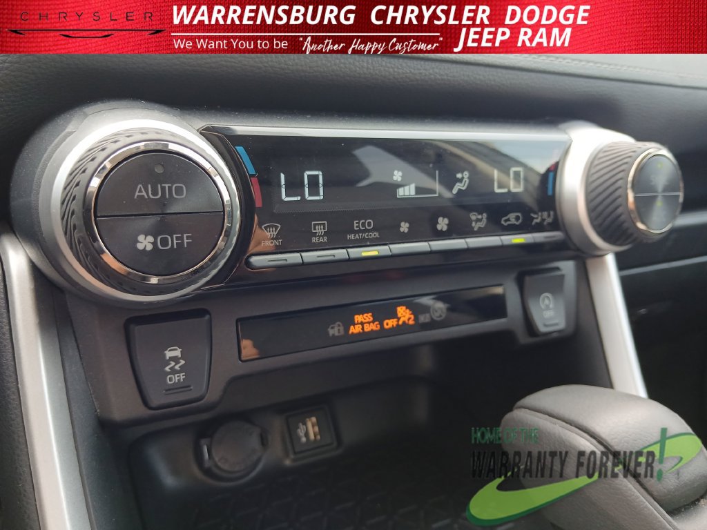 Used 2025 Toyota RAV4 XLE FWD image 23
