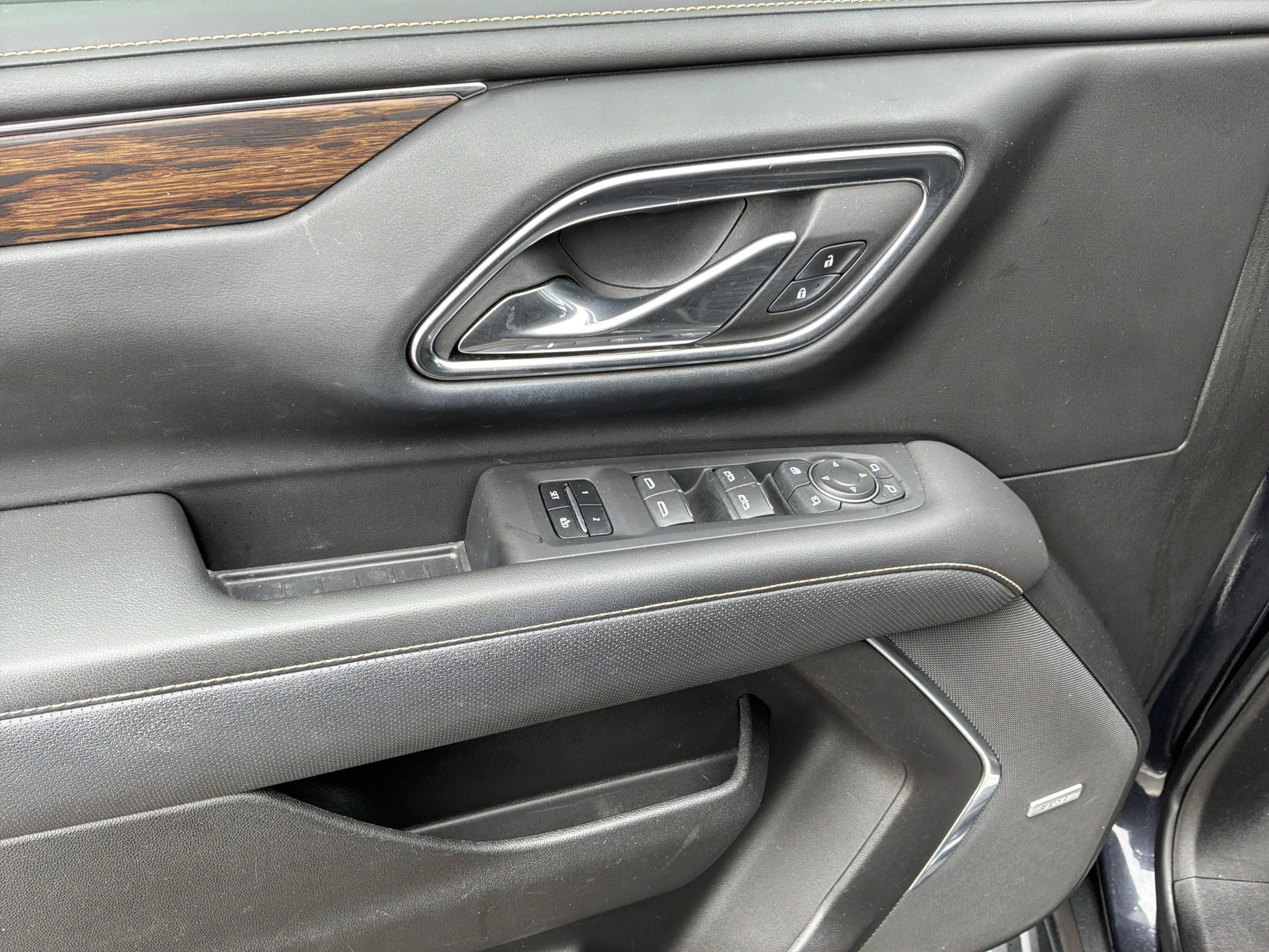 Used 2023 Chevrolet Tahoe Premier AWD/4WD image 15