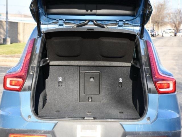 Certified 2025 Volvo XC40 B5 Plus AWD/4WD image 25