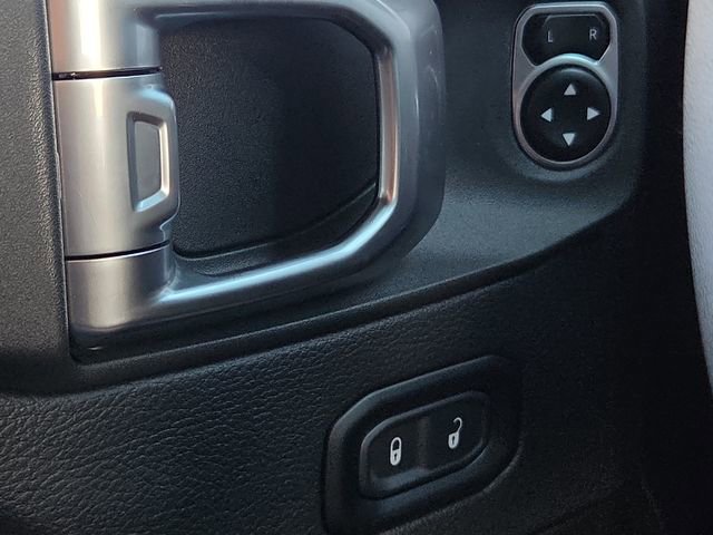 Used 2025 Jeep Wrangler Unlimited Sahara w/ Safety Group image 27