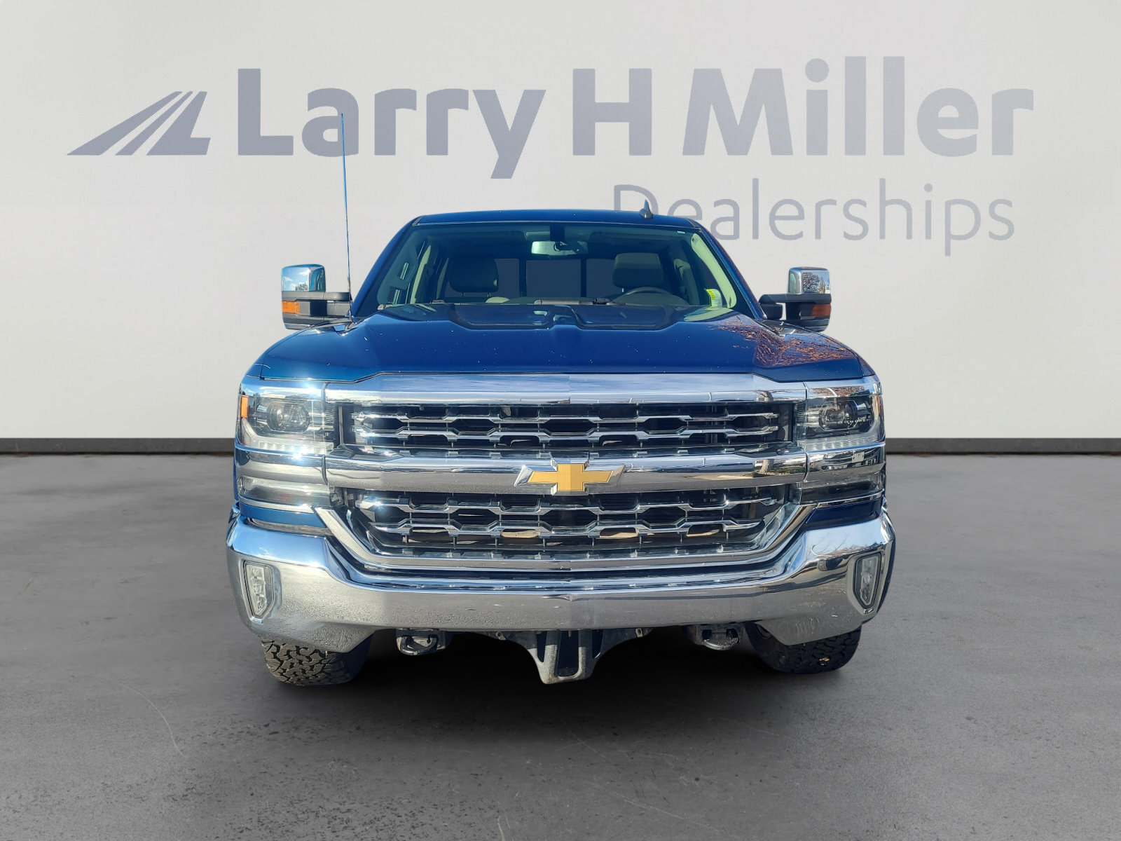 Used 2018 Chevrolet Silverado 1500 LTZ w/ Max Trailering Package image 8