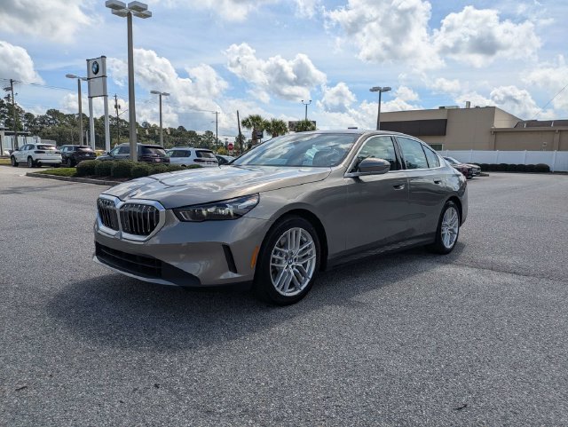 Used 2024 BMW 530i w/ Convenience Package RWD image 9