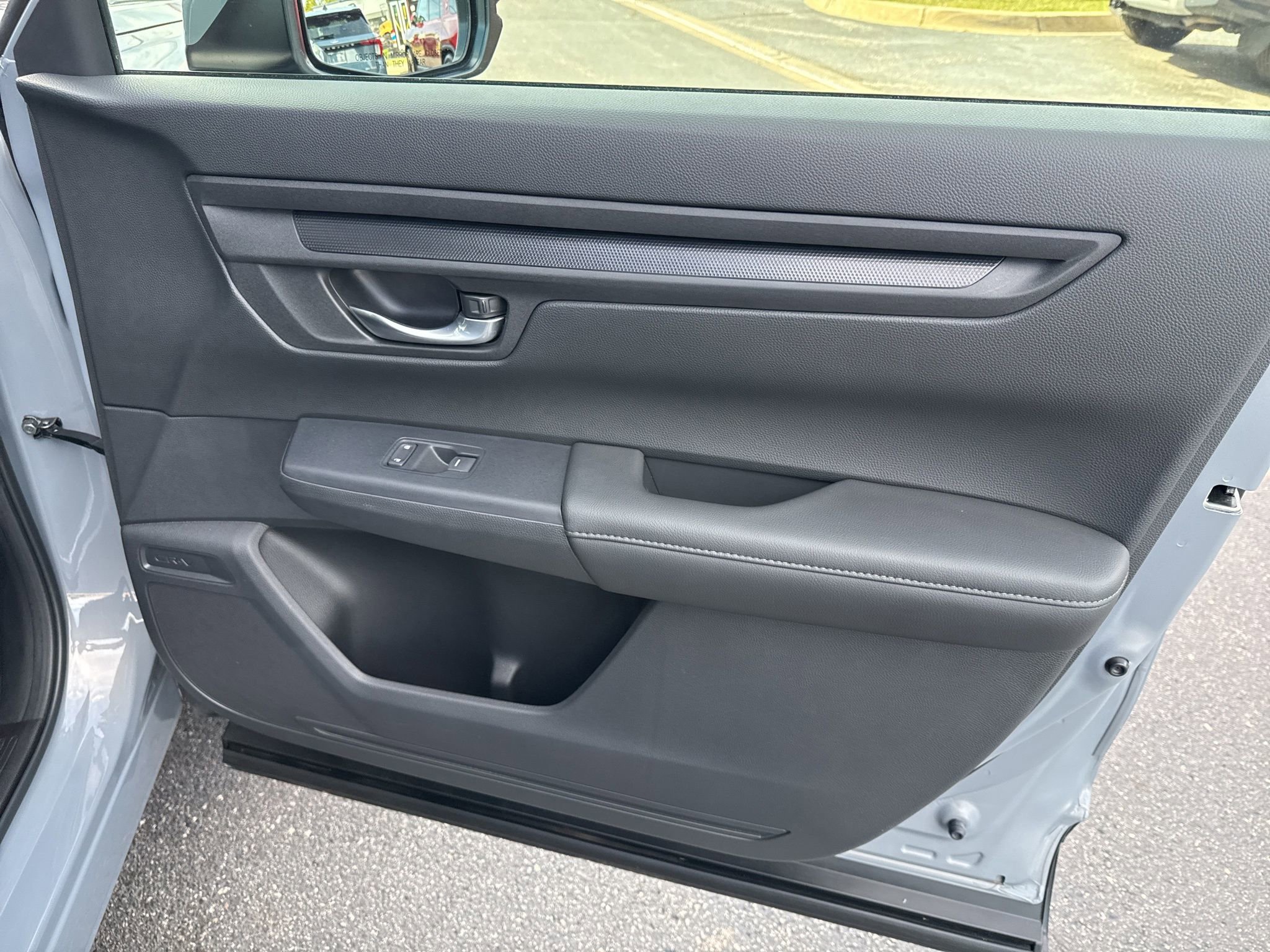 Used 2025 Honda CR-V LX image 13
